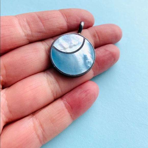 Vintage Signed SOUL FLOWER 925 Crescent Moon Mother of Pearl Pendant Boh… - Picture 2 of 3